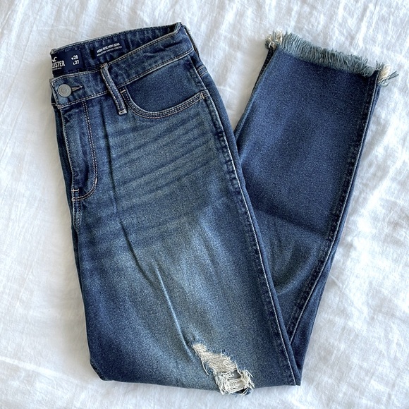 Hollister High-Rise Distressed Mom Jean Vintage Stretch // Sz 7R - Picture 1 of 4